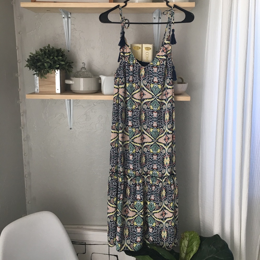 Such a beautiful colorful dress!